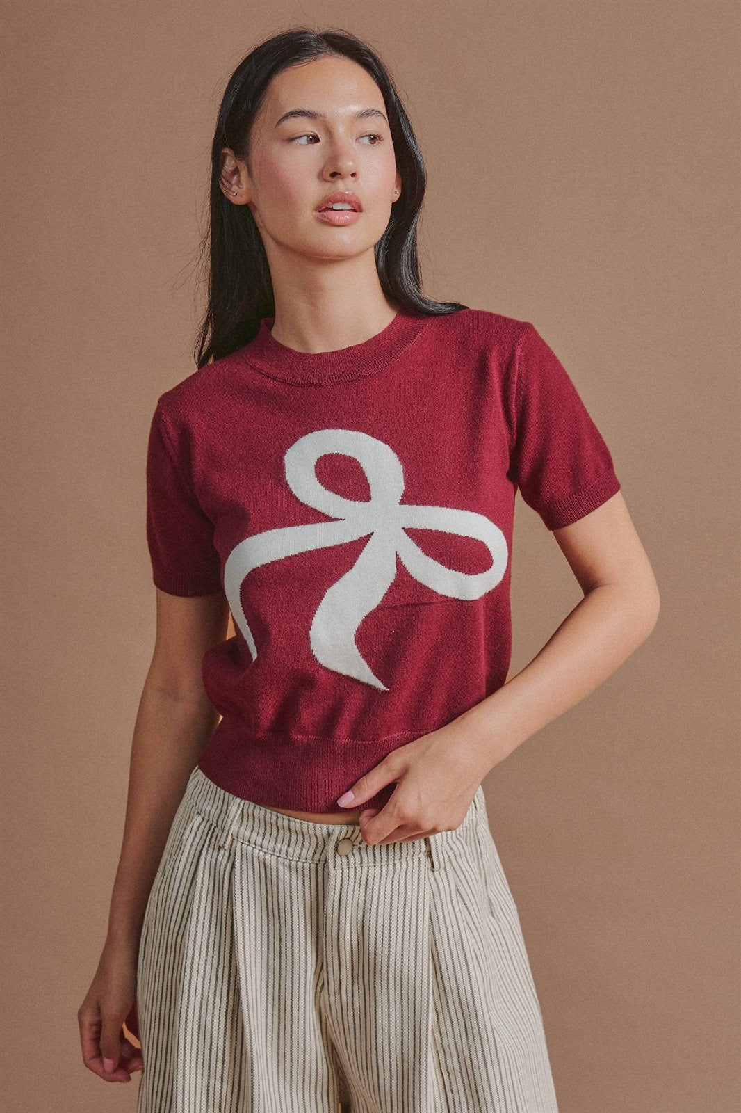 Bow Intarsia Knit Short Sleeve Sweater Tee in Burgundy - Women's Sweaters | Urban Daizy