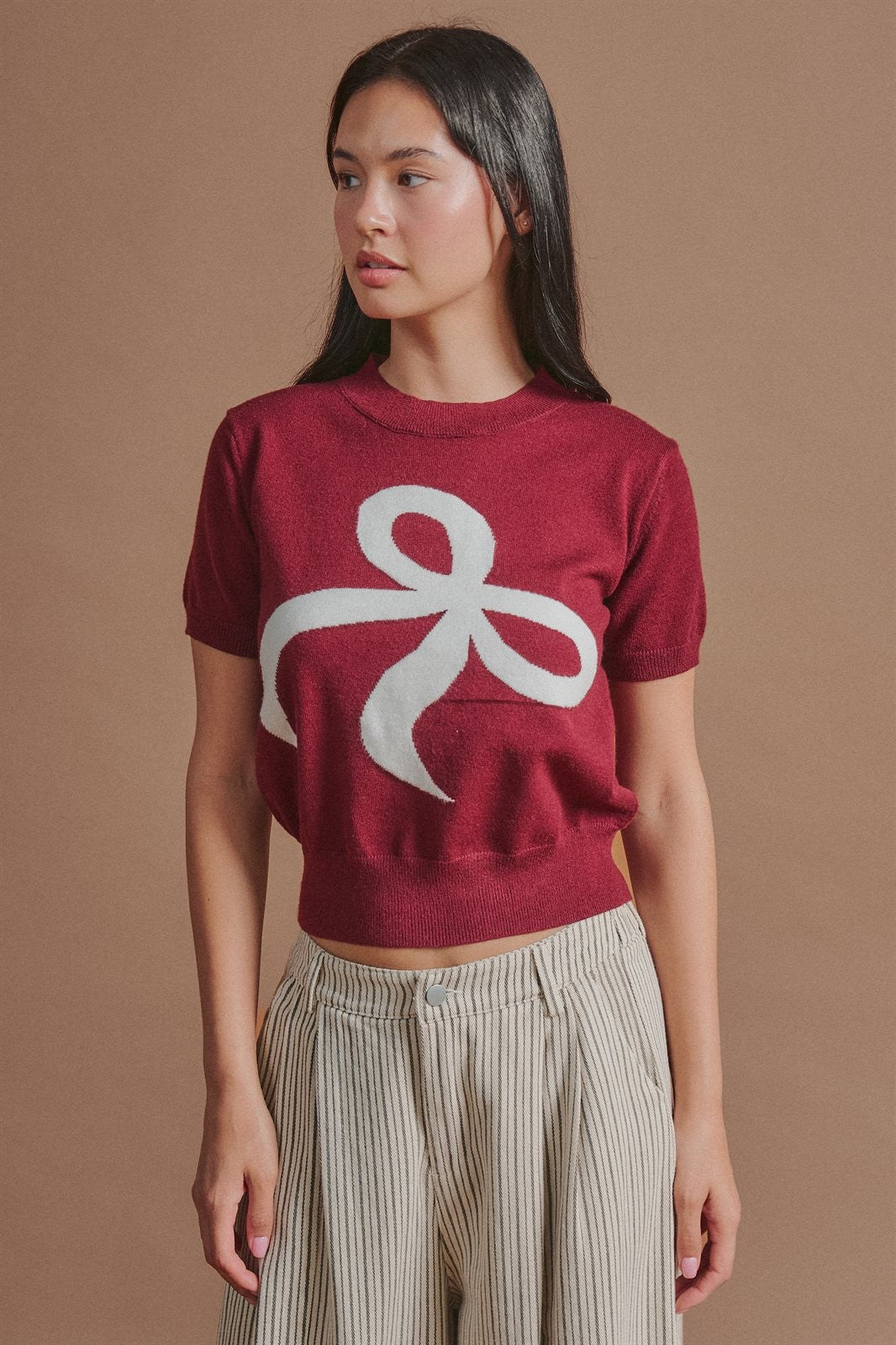 Bow Intarsia Knit Short Sleeve Sweater Tee in Burgundy - Women's Sweaters | Urban Daizy