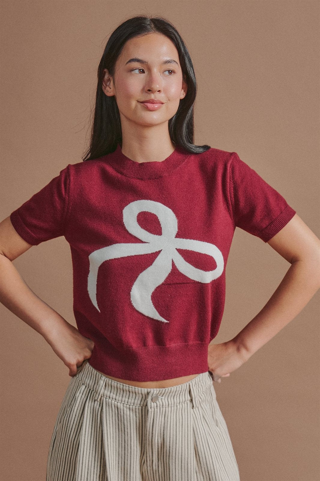 Bow Intarsia Knit Short Sleeve Sweater Tee in Burgundy - Women's Sweaters | Urban Daizy