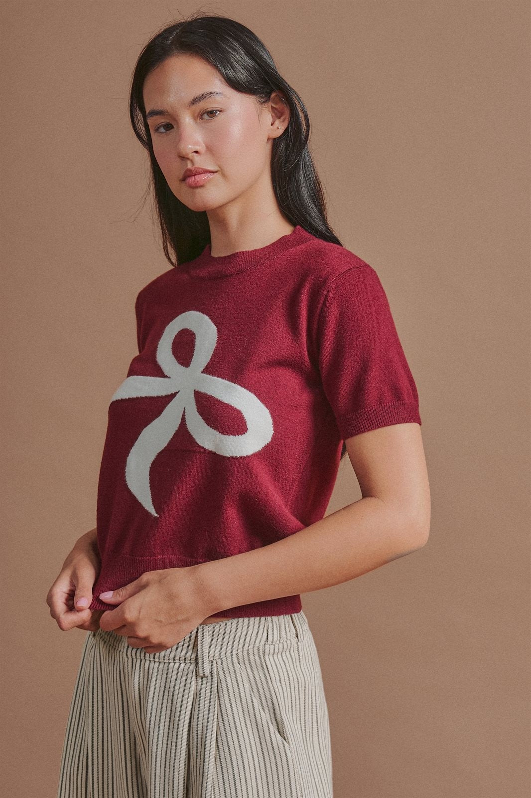 Bow Intarsia Knit Short Sleeve Sweater Tee in Burgundy - Women's Sweaters | Urban Daizy