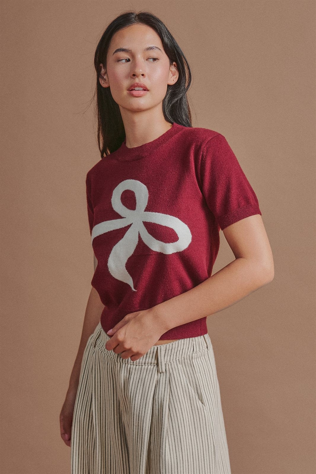 Bow Intarsia Knit Short Sleeve Sweater Tee in Burgundy - Women's Sweaters | Urban Daizy