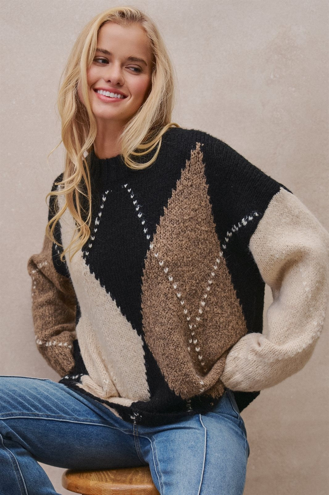 Argyle Diamond Colorblock Crewneck Knit Sweater in Taupe/black - Women's Sweaters | Urban Daizy