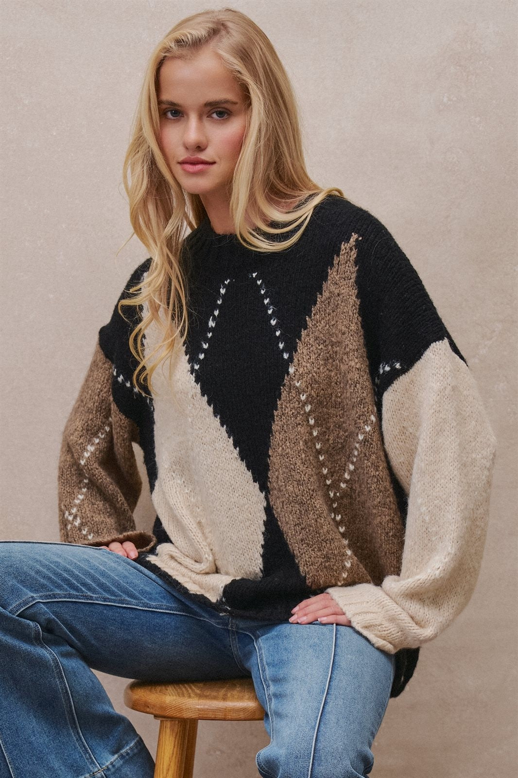 Argyle Diamond Colorblock Crewneck Knit Sweater in Taupe/black - Women's Sweaters | Urban Daizy