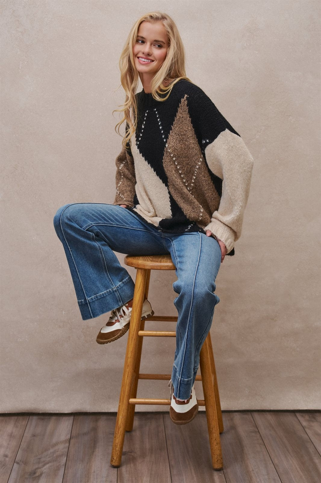 Argyle Diamond Colorblock Crewneck Knit Sweater in Taupe/black - Women's Sweaters | Urban Daizy