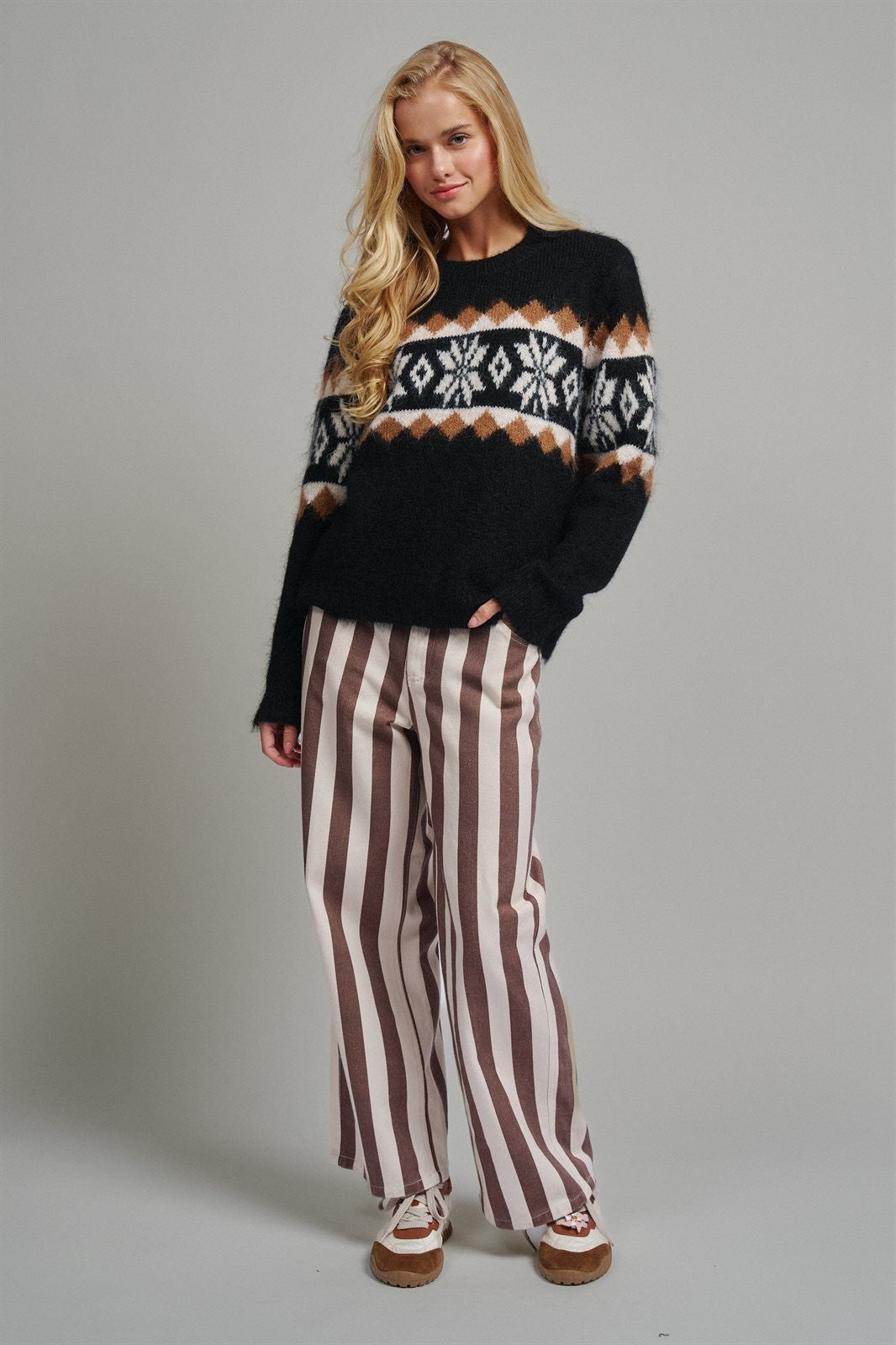 Fair Isle Snowflake Crew Neck Knit Sweater in Black - Women's Sweaters | Urban Daizy