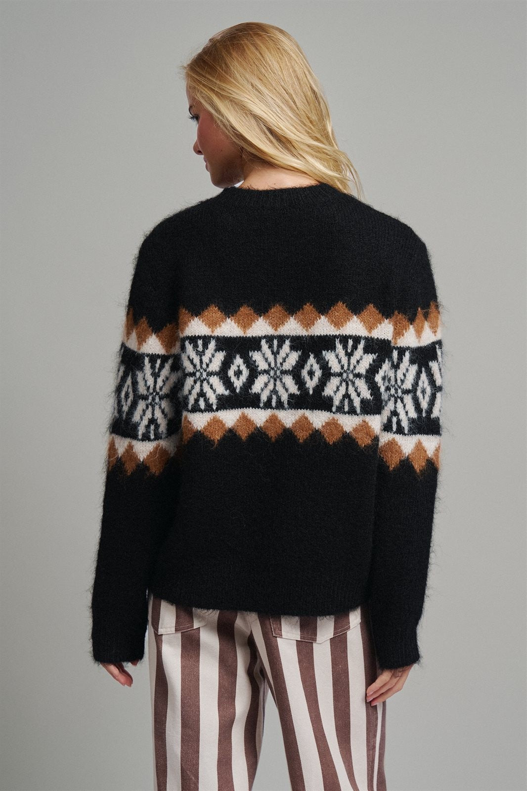 Fair Isle Snowflake Crew Neck Knit Sweater in Black - Women's Sweaters | Urban Daizy