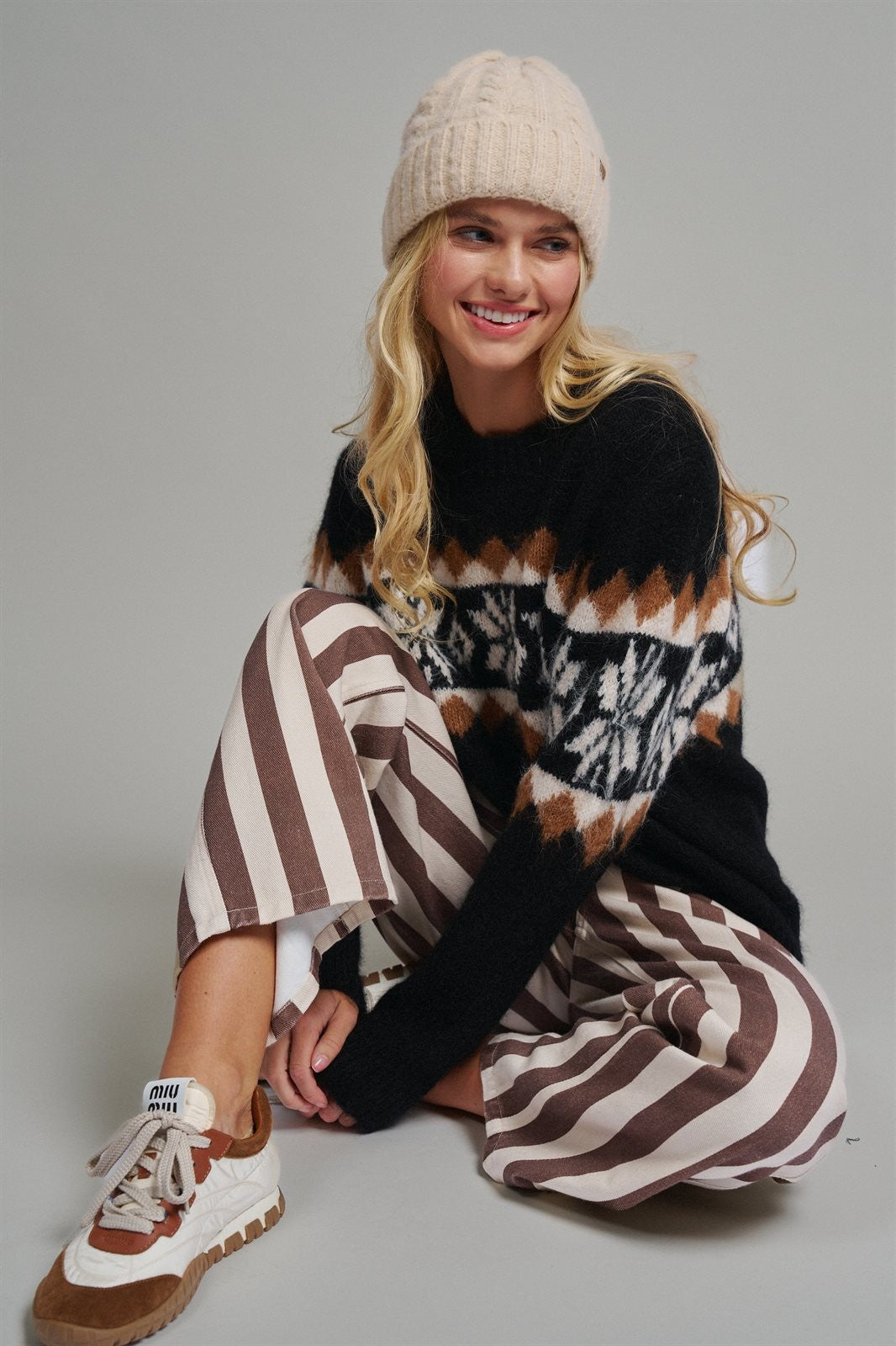 Fair Isle Snowflake Crew Neck Knit Sweater in Black - Women's Sweaters | Urban Daizy