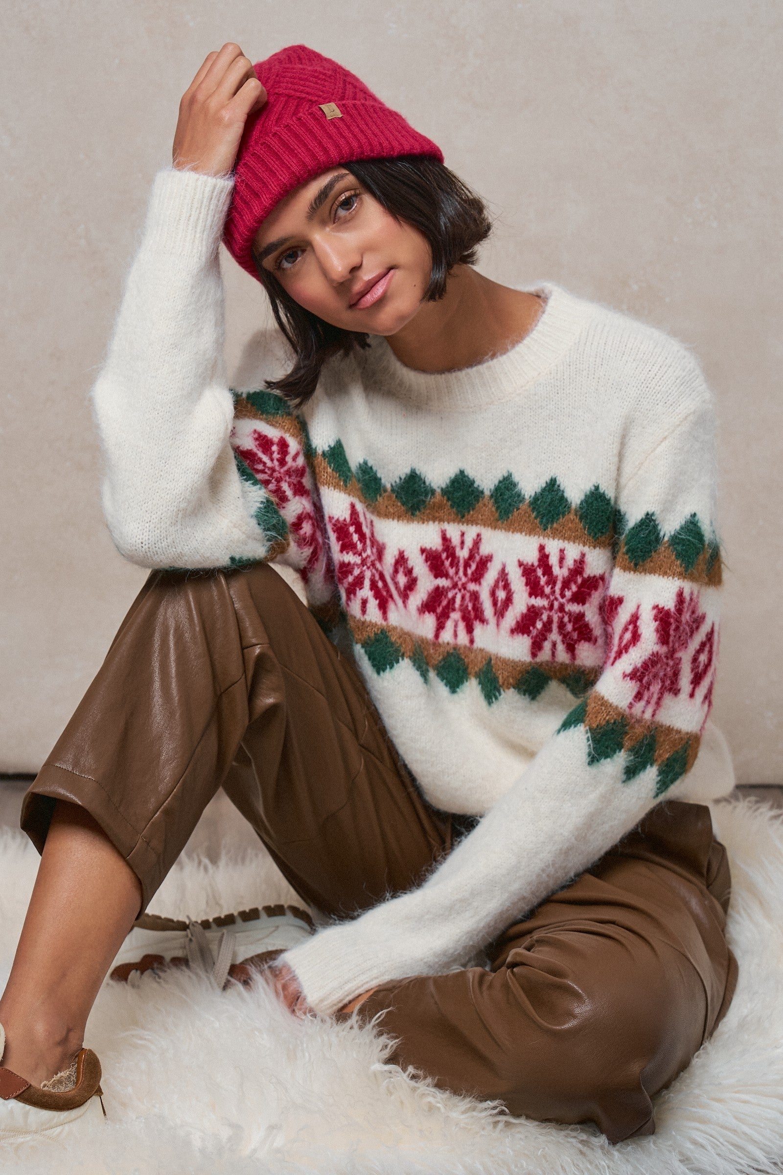 Fair Isle Snowflake Crew Neck Knit Sweater in Ivory - Women's Sweaters | Urban Daizy