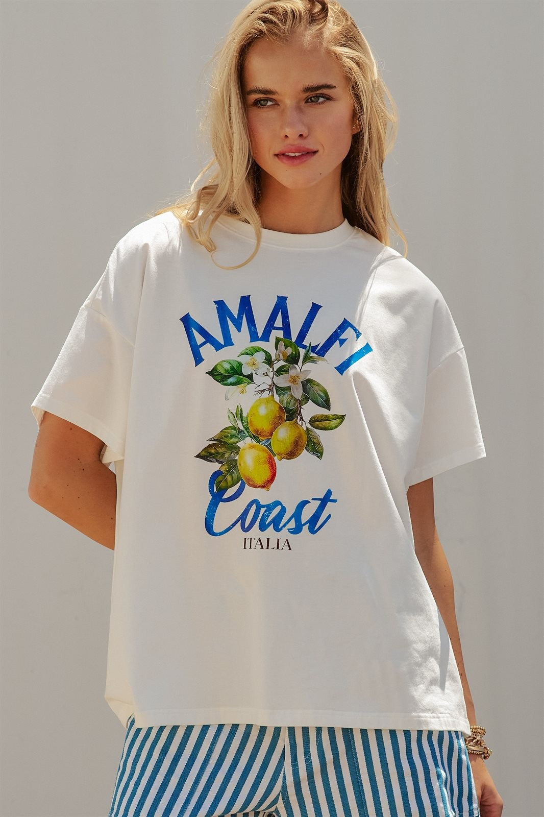 Amalfi Coast Lemon Graphic Oversized Cotton Tee in White - Women's Fashion | Urban Daizy