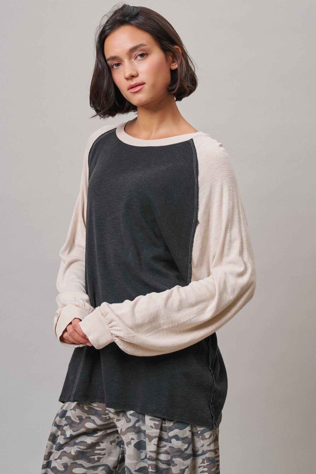 Off Duty Colorblock Raglan Tee in Charcoal - Women's T-Shirts & Polos | Urban Daizy