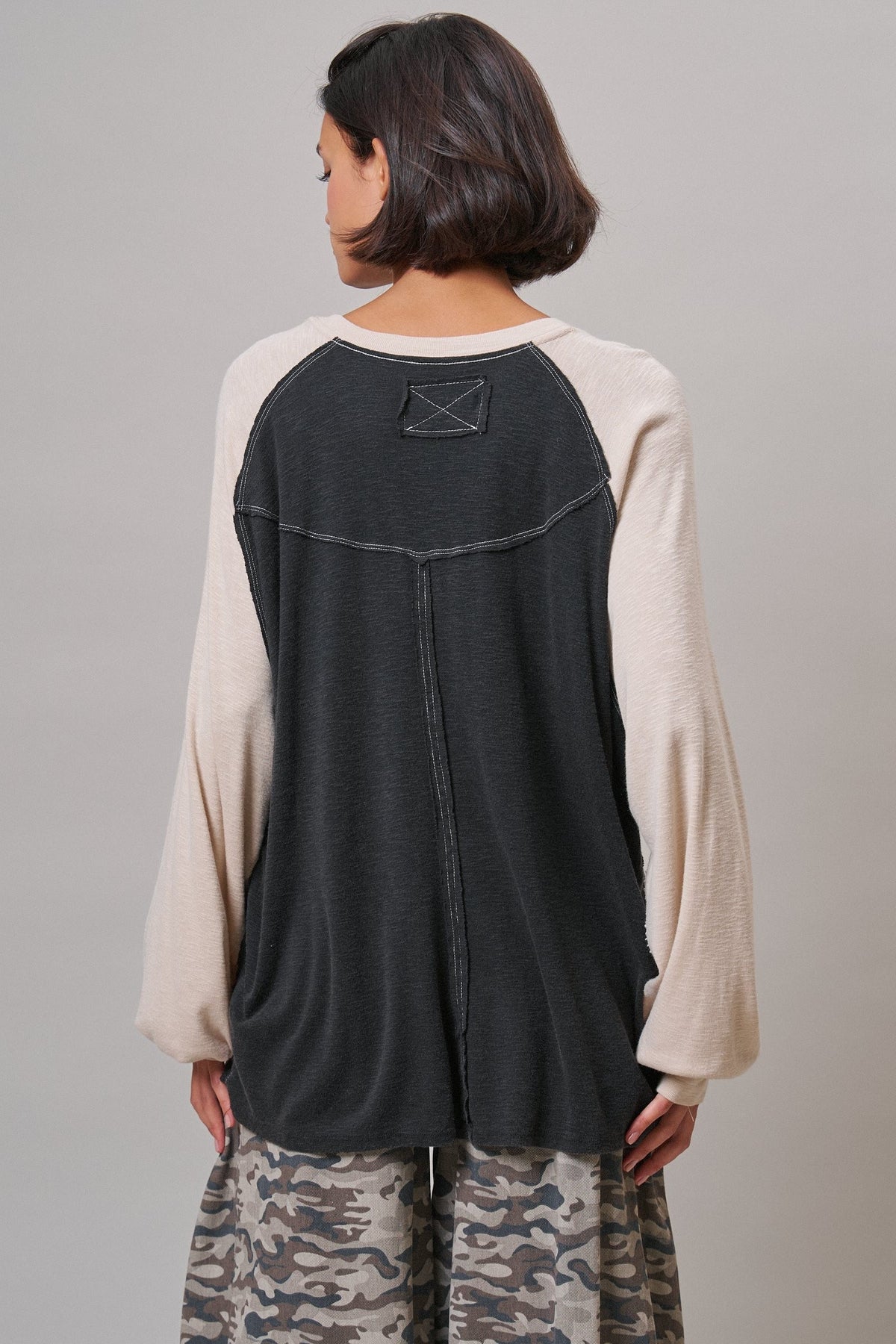 Off Duty Colorblock Raglan Tee in Charcoal - Women's T-Shirts & Polos | Urban Daizy